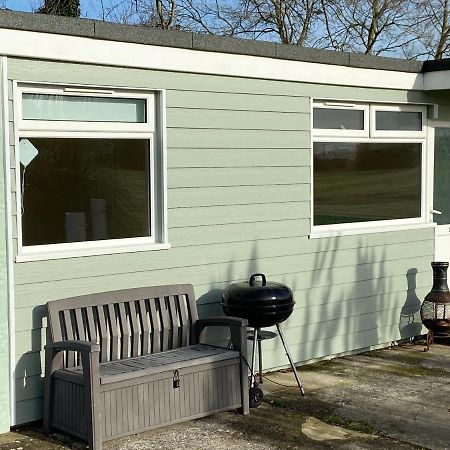 Fantastic Seaside Chalet Retreat Apartment Sandown Exterior photo
