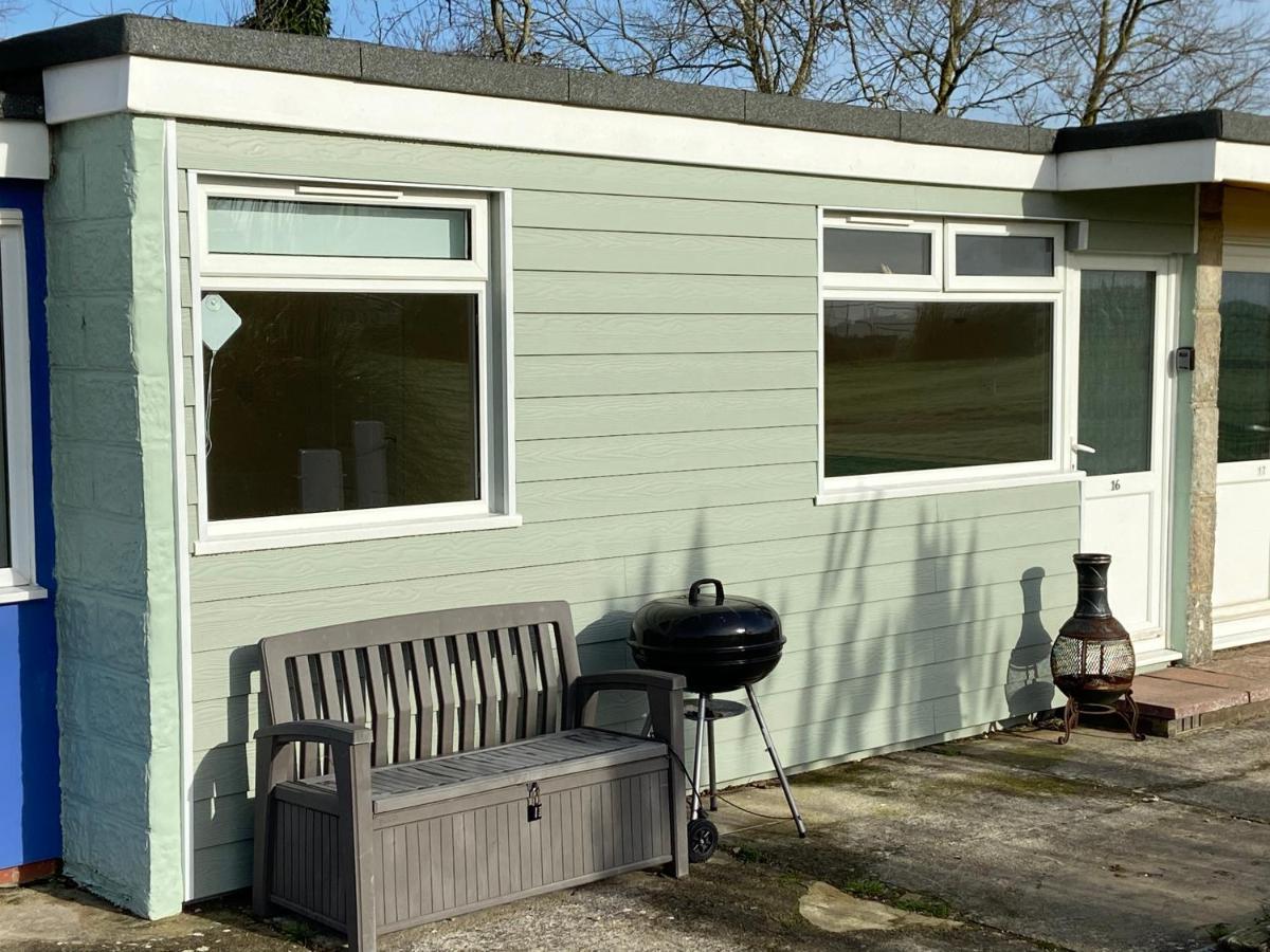 Fantastic Seaside Chalet Retreat Apartment Sandown Exterior photo